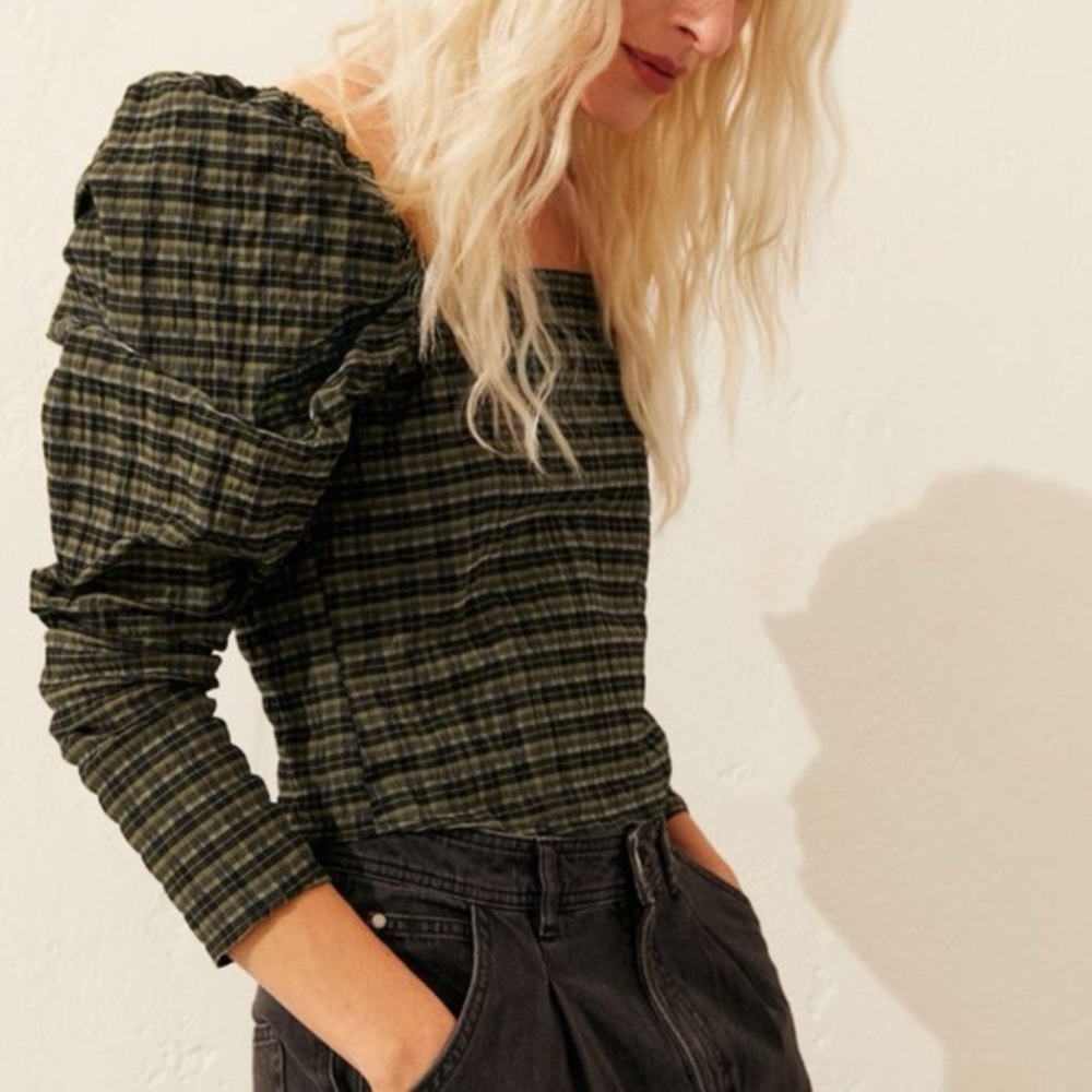 H&M Women’s Size M Black and Green Plaid Crinkled Puff-Sleeved Blouse